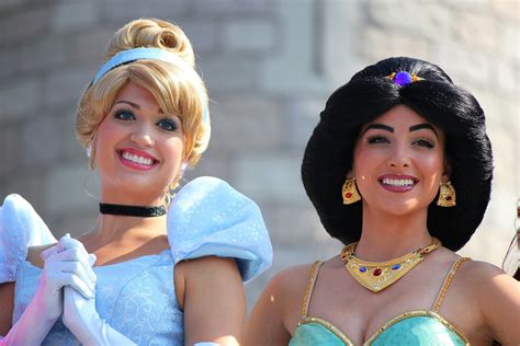 Heres What It Takes To Be A Full Time Disney Princess