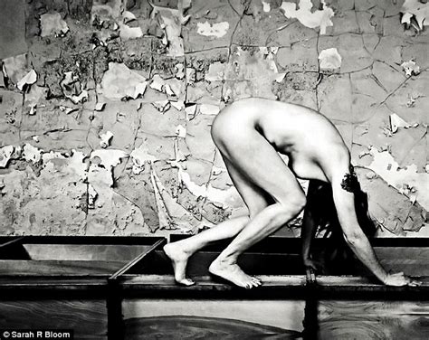 Sarah R Bloom Takes Nude Self Portraits In Abandoned Buildings To Show Sexiezpicz Web Porn