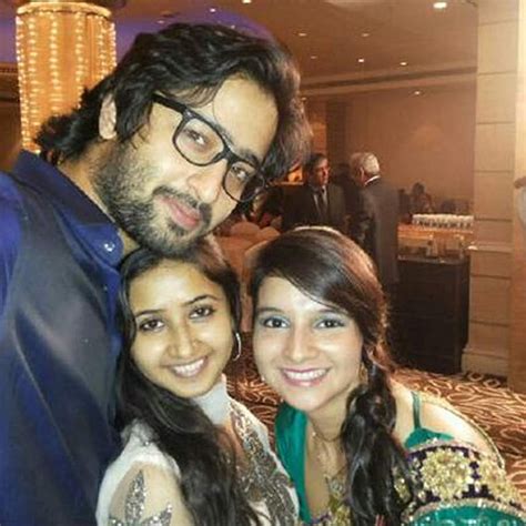 checkout this unseen of shaheer sheikh and sana amin sheikh from 8 years ago hd phone wallpaper