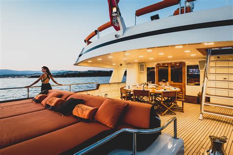 Luxury Yacht Fiorente Main Deck Aft — Yacht Charter And Superyacht News