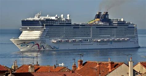 Crowded Cruise Ships Setting Sail Cbs News