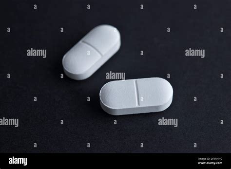 Pastillas De Fondo Negro Fotografías E Imágenes De Alta Resolución Alamy