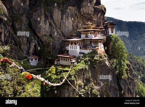 Bhutan Paro Valley Taktsang Lhakang Tiger S Nest Monastery Clinging
