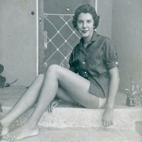 35 Cool Photos Capture ’50s Women In Shorts ~ Vintage Everyday