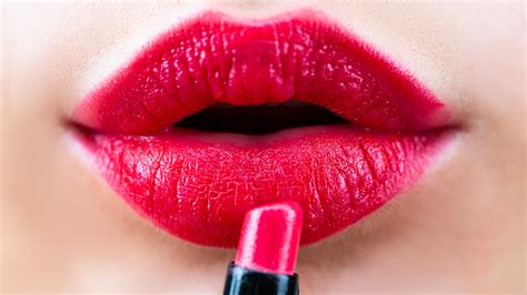 when you eat lipstick this is what happens to your body