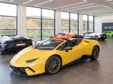 Ferrari 488 pista против mclaren 720s против lamborghini aventador sv: McLaren & Lamborghini Leeds - Leeds Supercar Meet