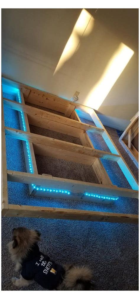 This is a true floating bed that gives the appearance of being suspended from above. #pallet #floating #bed floating bed construction | Diy bed ...