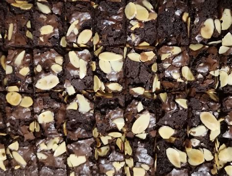 Walaupun sebenarnya brownies ini dah lama popular dan lebih di kenali dengan namanya chewy gooey yummy brownies. Resepi Kegemaran Saya: Brownies kedut simple tapi sedap bangat