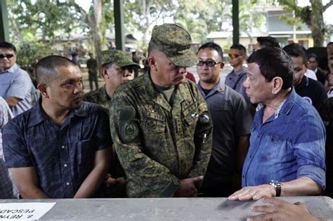 These sentences come from external sources and may not be. Filipina Lancar Serangan 'Balas Dendam' Ke Atas Militan ...