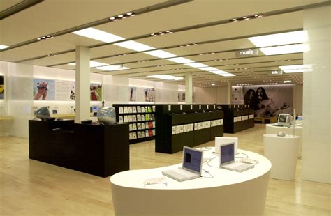 The website you go to is different depending on which country. Today Marks Ten Years Of Apple Retail Stores - MacStories