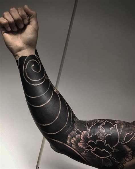 Awesome Blackout Tattoo Ideas © Tattoo Artist G A K K I N 💓💓💓💓💓💓