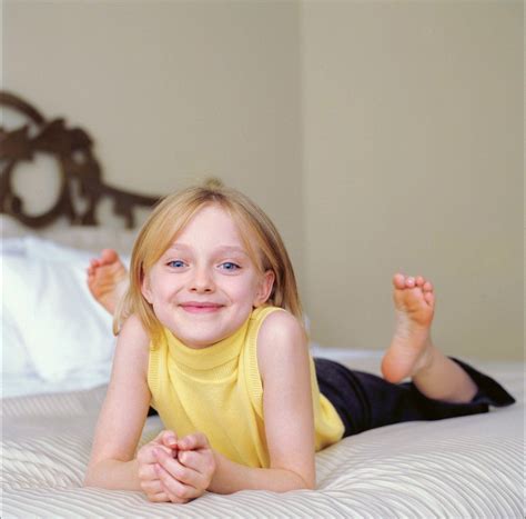 Dakota Fanning Dakota Fanning Stars Childhood Pictures Photo