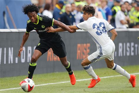 Juventus winger juan cuadrado somehow escaped with only a yellow card despite this dangerous tackle in last night's champions league clash with lokomotiv moscow. Juventus keeping 'close eye' on Chelsea's Juan Cuadrado as Italian side look to sign winger this ...