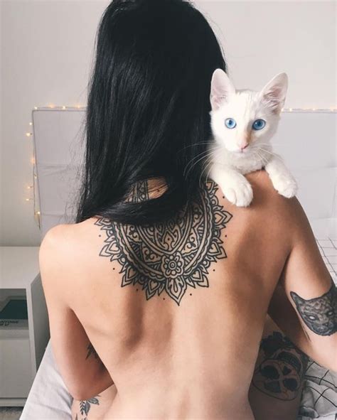 15 Best Upper Back Tattoo Ideas For Women 2021