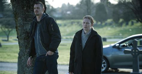 The set includes all 13 episodes, an extended version of the season finale, two audio commentaries, a featurette called an autopsy of the killing , deleted scenes and bloopers. TV Review: Netflix's The Killing -- Vulture