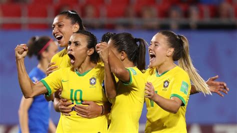 Rekordhalterin Marta und ihr Tor für den Frauen Fußball Startseite