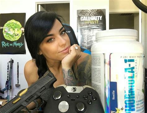 Alex Zedra Model And Professional Shooter 💚💙💛💟💖💗💜 Alex Zedra Gunslinger