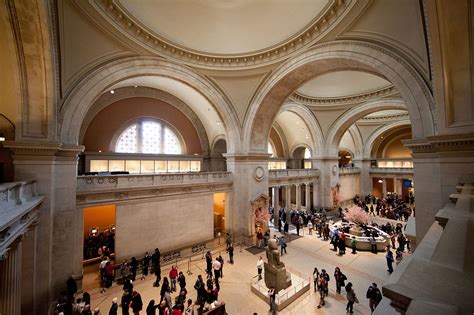 Things to do near the metropolitan museum of art. File:MET - The Great Hall - Metropolitan Museum of Art ...