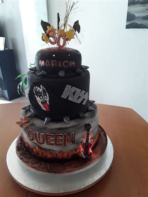 Verbringt am mittwoch ihren ersten geburtstag als witwe. Kiss...Queen Torte | Motivtorten, Torten, Motive
