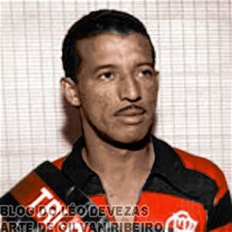 No dia 27 de janeiro de 1930, às 14 horas, foi assinada a ata de fundação do são paulo futebol clube, no número 28 da praça da república, 4 nascido da união entre a associação atlética das palmeiras e o club athlético paulistano, ficando como data magna do clube o dia 25 de janeiro de 1930, 5 dia e mês de preferência de seus fundadores por se tratar da data em que foi fundada. OFF - Jogadores e Ex Jogadores do SPFC em outros clubes ...