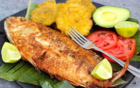 Pescadito Frito Con Patacones Y Ensalada Estilo Panamá ️ Fried Whole