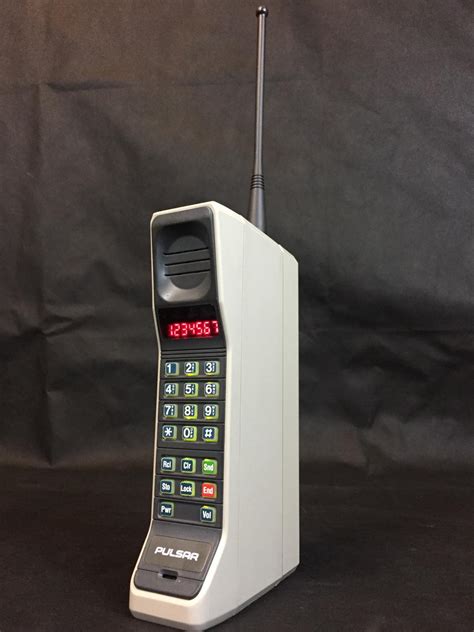 Vintage Motorola Pulsar Extra Thick Brick Cell Phone Powers On