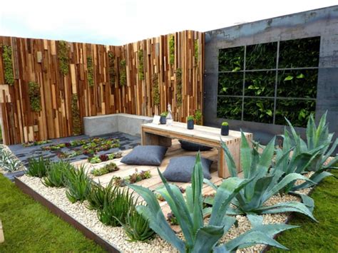 Hoy les dejamos alguas ideas para utilizar cactus naturales, artificiales, pintados o de vinilo en la decoración interior o exterior así como otros cactus para diferentes usos. 1001 + ideas sobre cómo decorar un jardín pequeño