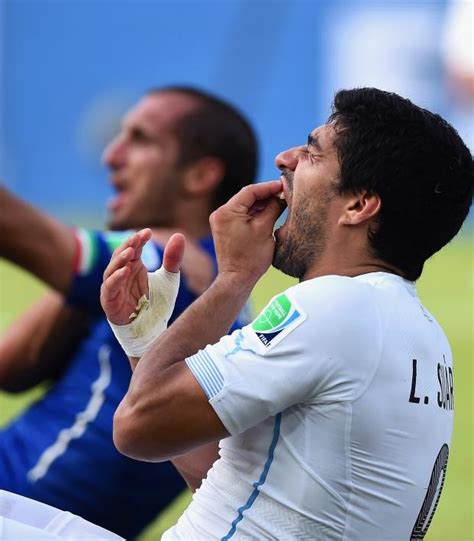 Caro aldo, non riesco a capire l'interesse della juventus per un calciatore come suarez, che mi risulta sia tutt'altro che un gentiluomo. Giorgio Chiellini Says He Admires Luis Suarez For Biting ...