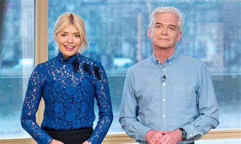 This Morning Star Holly Willoughby Reveals What Really Happens Backstage With Phillip Schofield