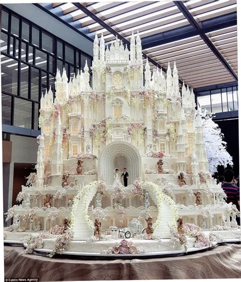 Most Expensive Wedding Cake Castle Wedding Cake Extravagant Wedding