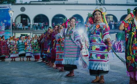 Con Baile De “flor De Piña” 300 Mujeres Celebran 95 Años De Tuxtepec Como Ciudad De Oaxaca Oaxaca