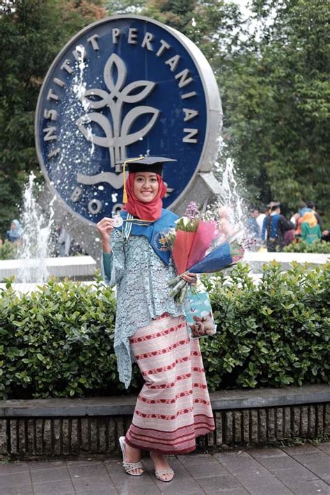 Ini merupakan gelaran wisuda tahap kedua di tahun akademik 2020/2021. Wisuda Rani di IPB - fahrybook