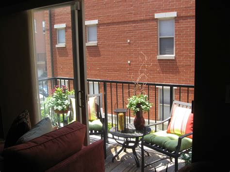 Most apartments have balconies and a lot of people don't have ideas of decorating their balconies at all. The 25+ best Apartment Balcony Decorating ideas on ...