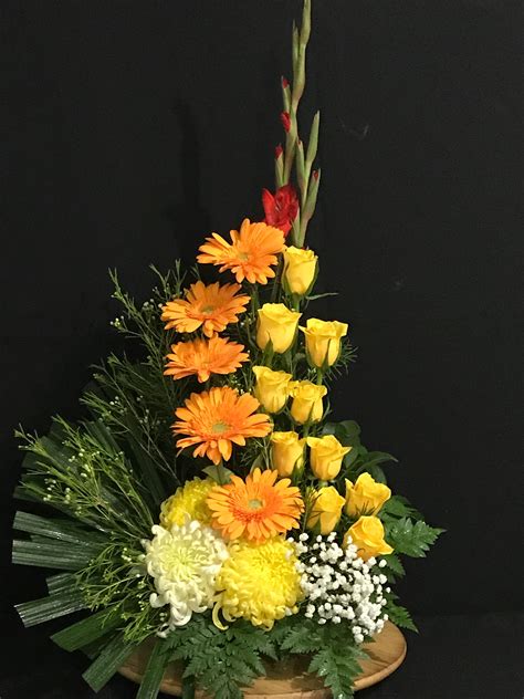 Pin De Natural Elegance Flores Con E En Flower Arrangement Bellos