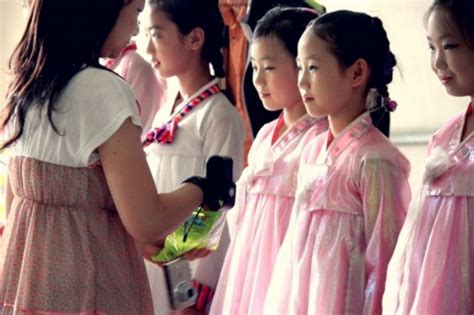 实拍：朝鲜女中学生国际新闻环球网
