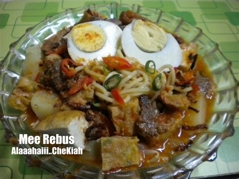 Sepiring mie.rebus adalah satu menu yang cocok untuk menemani kita saat beraktivitas di rumah. Alaaahaiii..CheKiah: MEE REBUS STYLE MAMAK