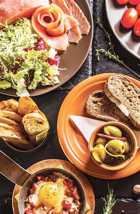 Eat Traditional Spanish Tapas In Granada Spain From Vegetarian And