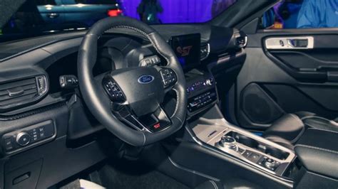 The explorer's redesigned interior boasts bigger screens, and a new digital instrument cluster. 2020 Ford Explorer ST: Exterior, Engine, Price - 2019-2020 ...