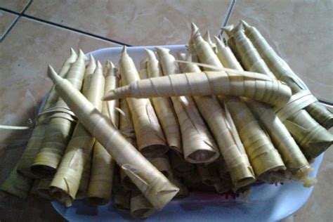 Foto Dumbek Makanan Tradisional Rembang Yang Dibungkus Daun Lontar