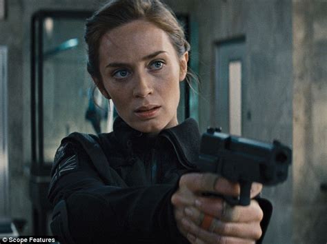 Emily Blunt Shows Off Toned Tum As She Films Edge Of Tomorrow Daily