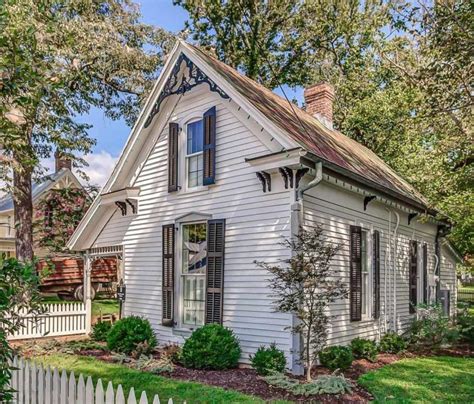 You Can Rent This Cottage Decorated By Holly Williams Hooked On Houses