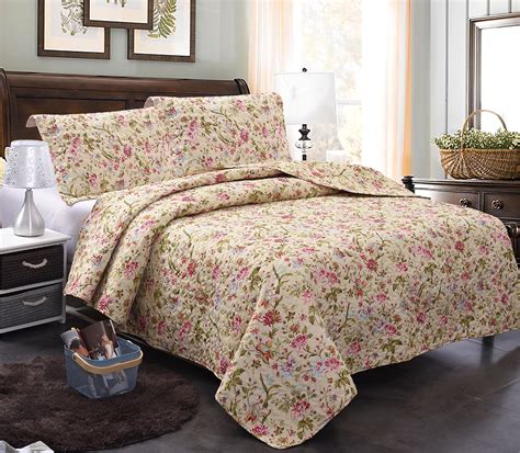 Our unique light weight quilt comforters and bedspreads layer your bed for insulating warmth that you can enjoy all season long. Elegant Beige Flowers 3 Piece Quilt Bedding Set, Full ...