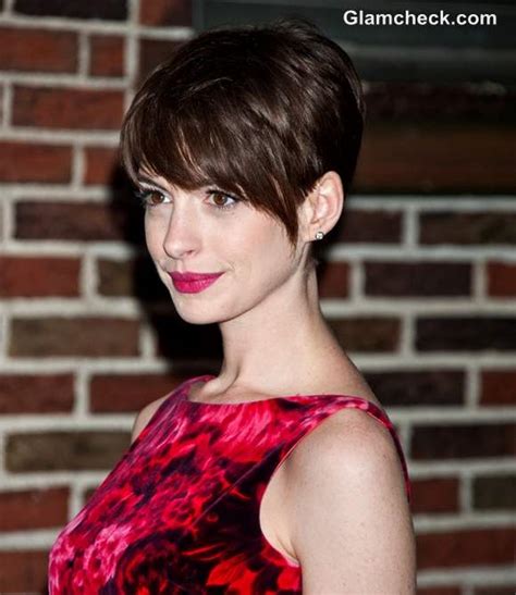 Anne Hathaway Darling In Pixie Haircut On David Letterman Show
