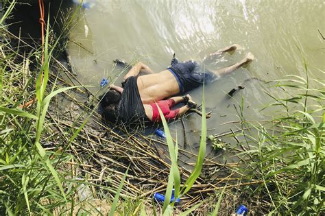 Border Drowning Father And Babe Went Into The Rio Grande In Desperation The Washington Post