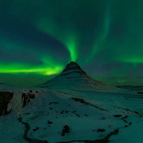 Famous Kirkjufell Mountain In Iceland With Aurora Tentacles 1920x1920