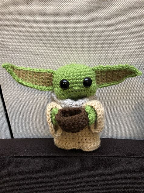 So when thinking of the different poses for yoda, i thought immediately first of. Baby Yoda Free Crochet Pattern- So Cute, Look At The Wee ...