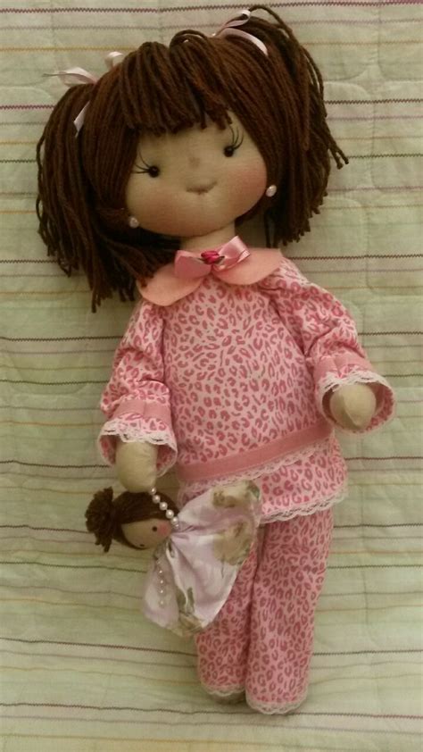 olá meninas e meninos tudo bem essa é a boneca soninho feita para dormir agarradinha com