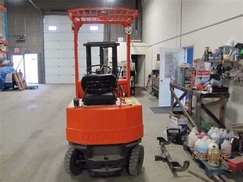 Toyota 3000lb Electric Forklift New Batteries