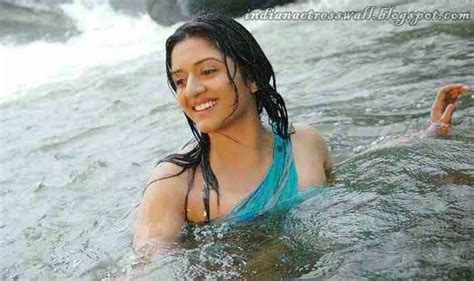 14 Hot Bathing Pictures Of South Indian Actress Vimala Raman Blue Saree Hottest Photos South