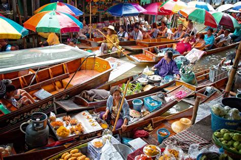 A Guide To Thailands Damnoen Saduak Floating Market